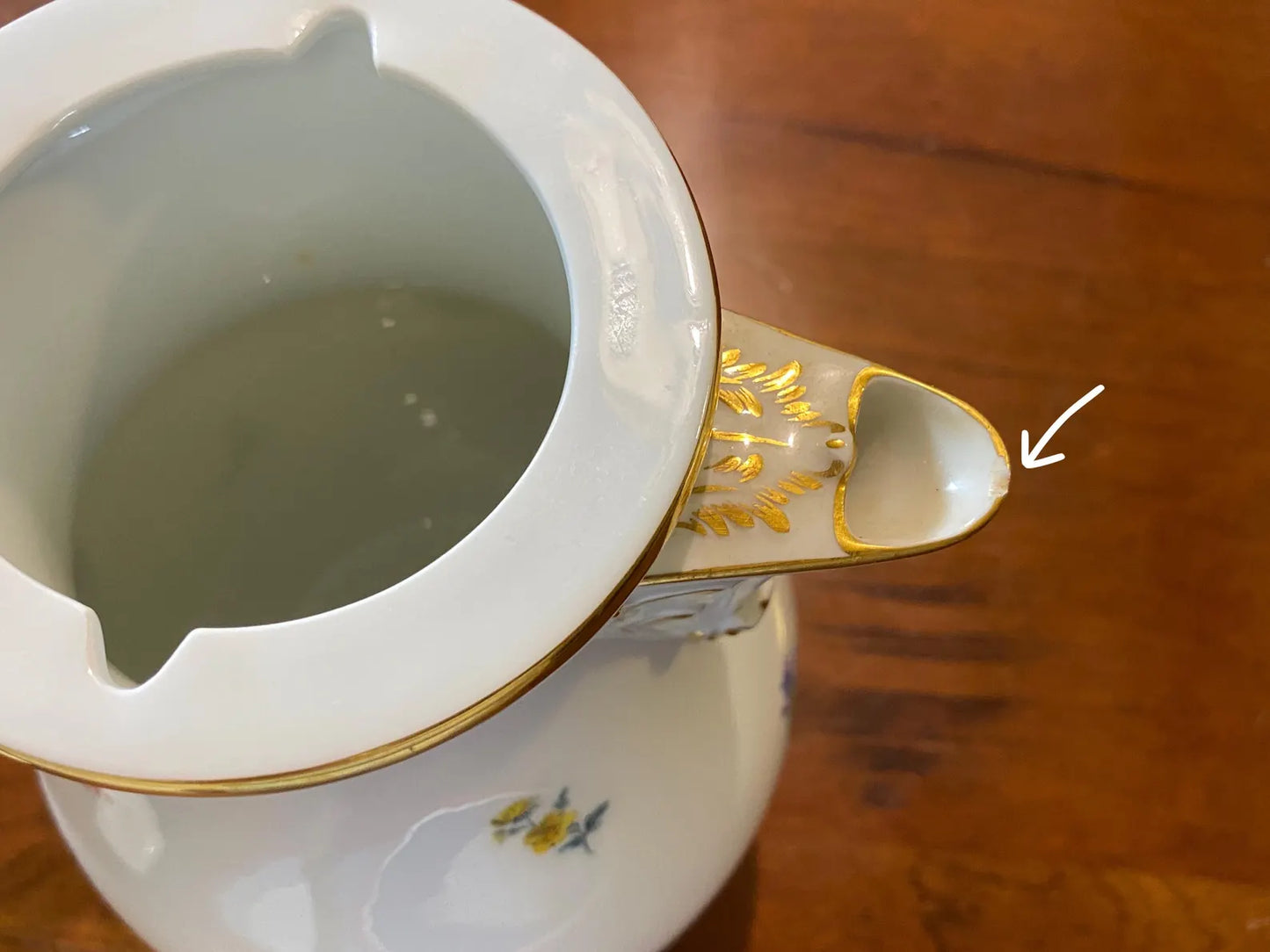 Meissen "Scattered Flowers" Porcelain Tea & Coffee Service: 40-Piece Gold Rim Set