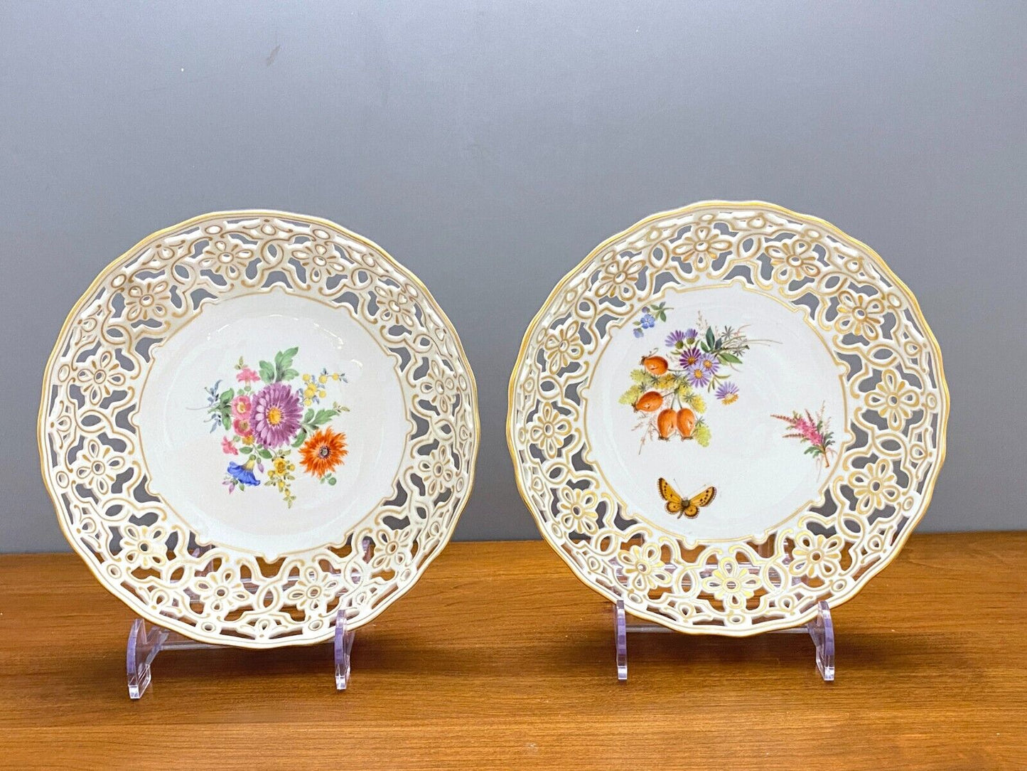 Meissen Reticulated bowls, hand-painted flower, gold accents, 1st choice