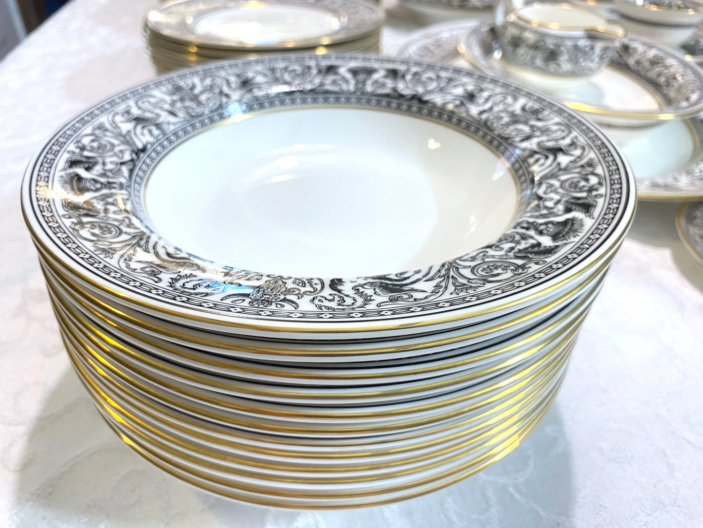 65 pcs Wedgwood Florentine Black bone china dinnerware set for 12, W4312, nice!