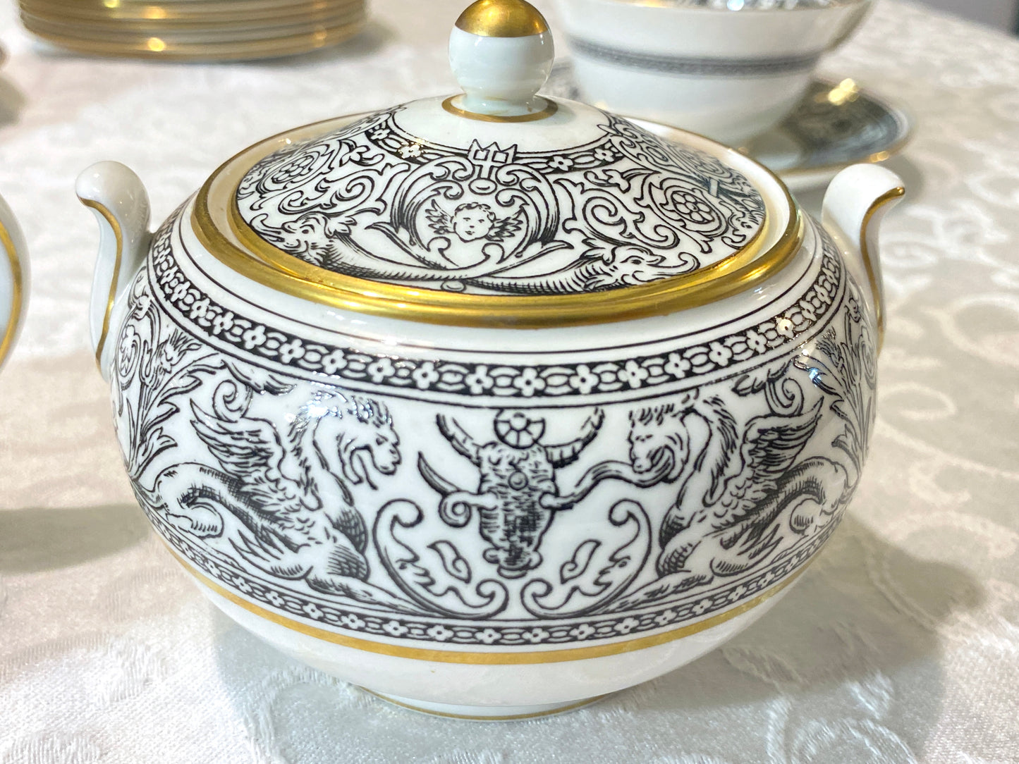 65 pcs Wedgwood Florentine Black bone china dinnerware set for 12, W4312, nice!