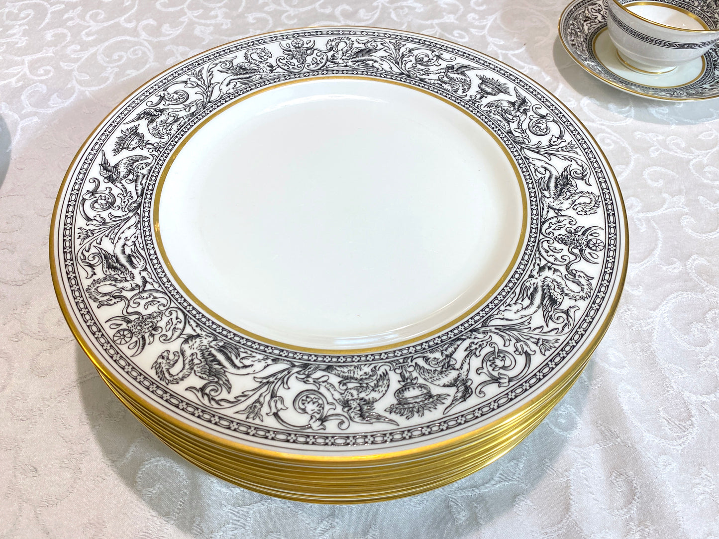 65 pcs Wedgwood Florentine Black bone china dinnerware set for 12, W4312, nice!