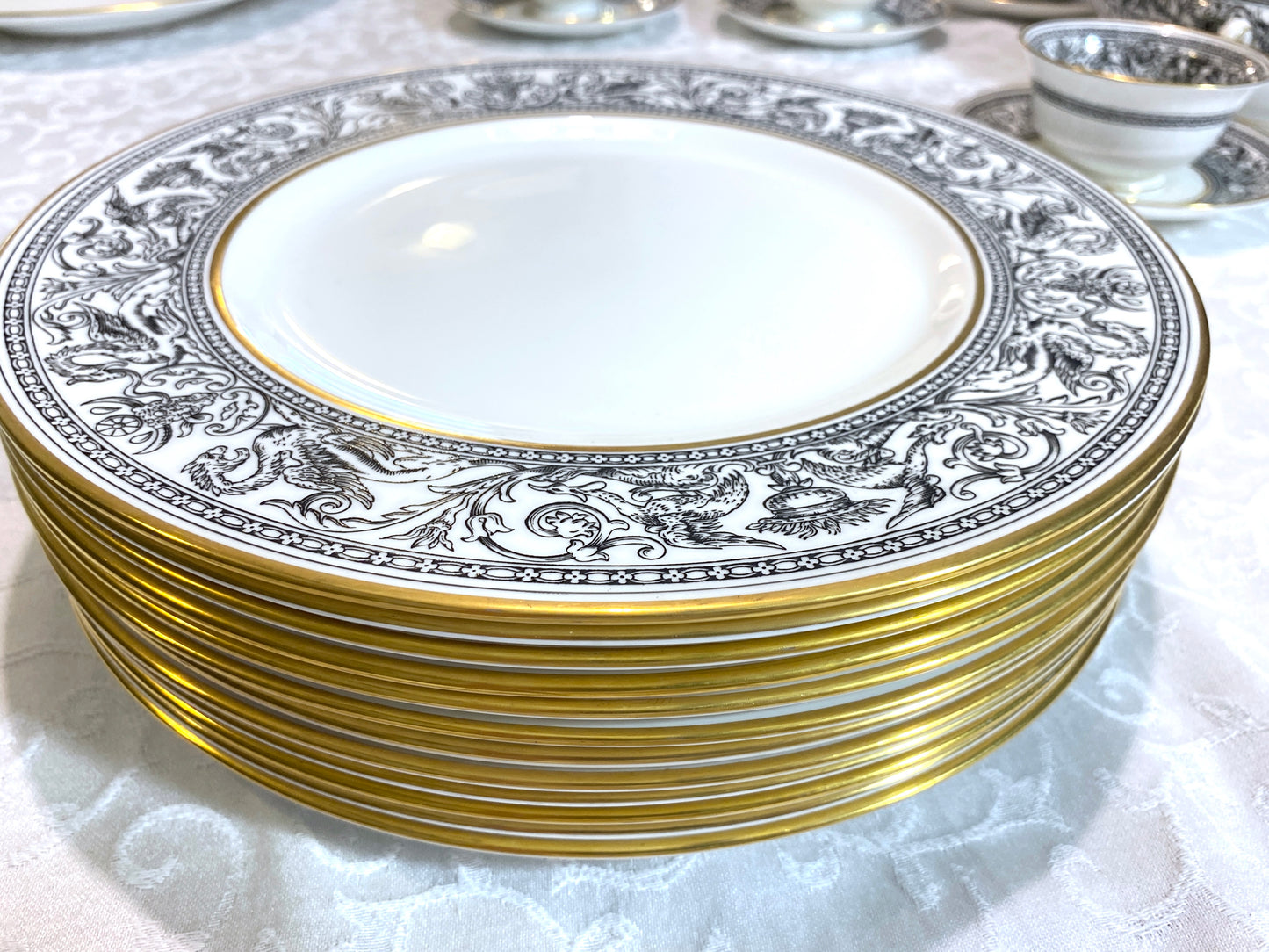 65 pcs Wedgwood Florentine Black bone china dinnerware set for 12, W4312, nice!