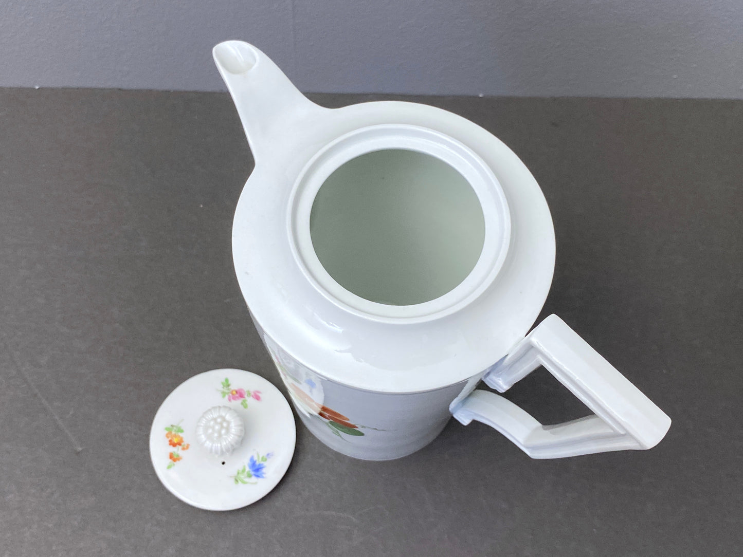 Meissen Coffee Pot, Bauhaus art deco style, hand-Painted Floral,Crossed Swords, 1920s, holds 5.5 cups/1300ml
