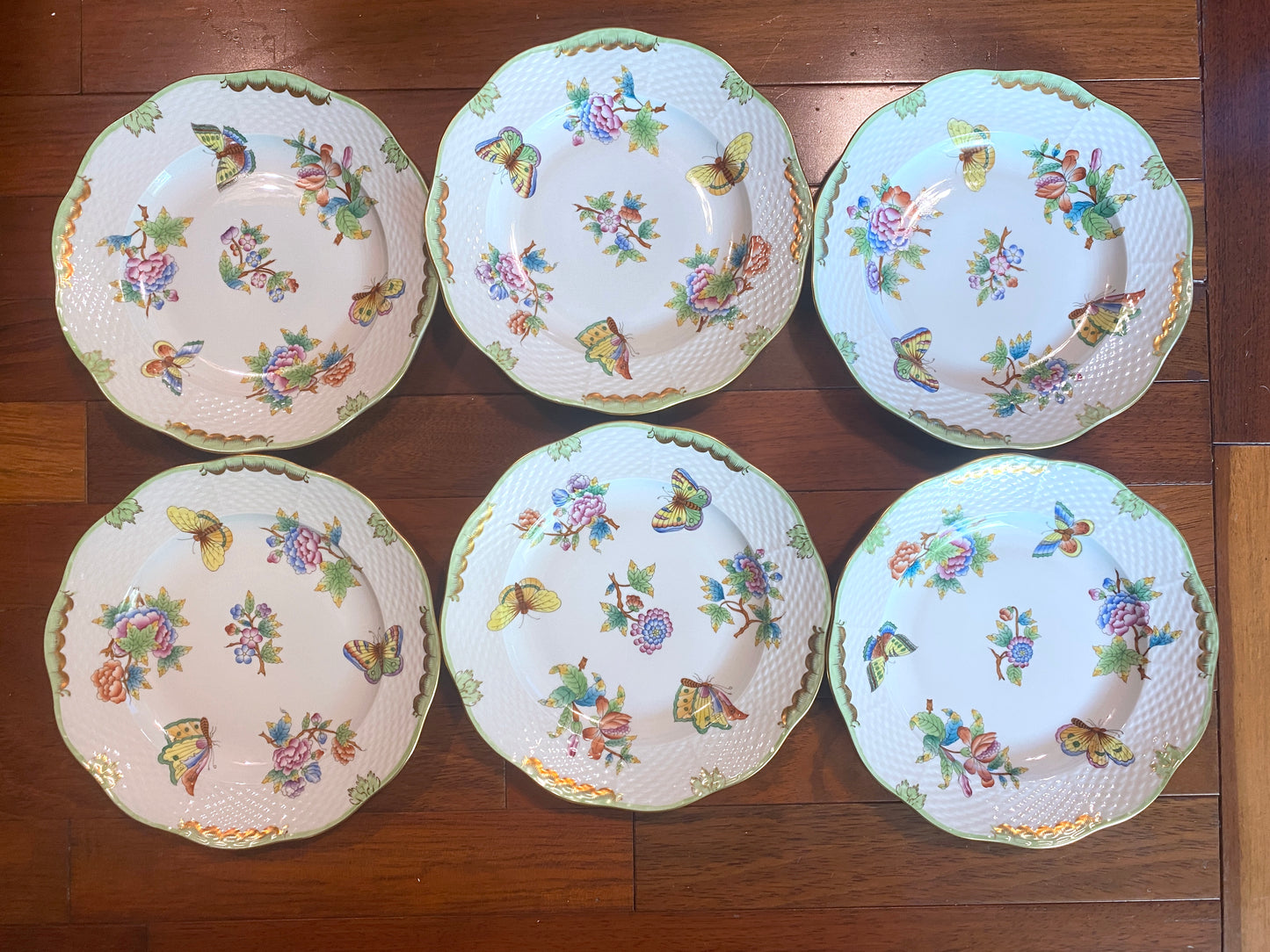 Herend Hungary "Queen Victoria" dinner plates (524 VB0), 10 inches, set of 6, mint, gorgeous
