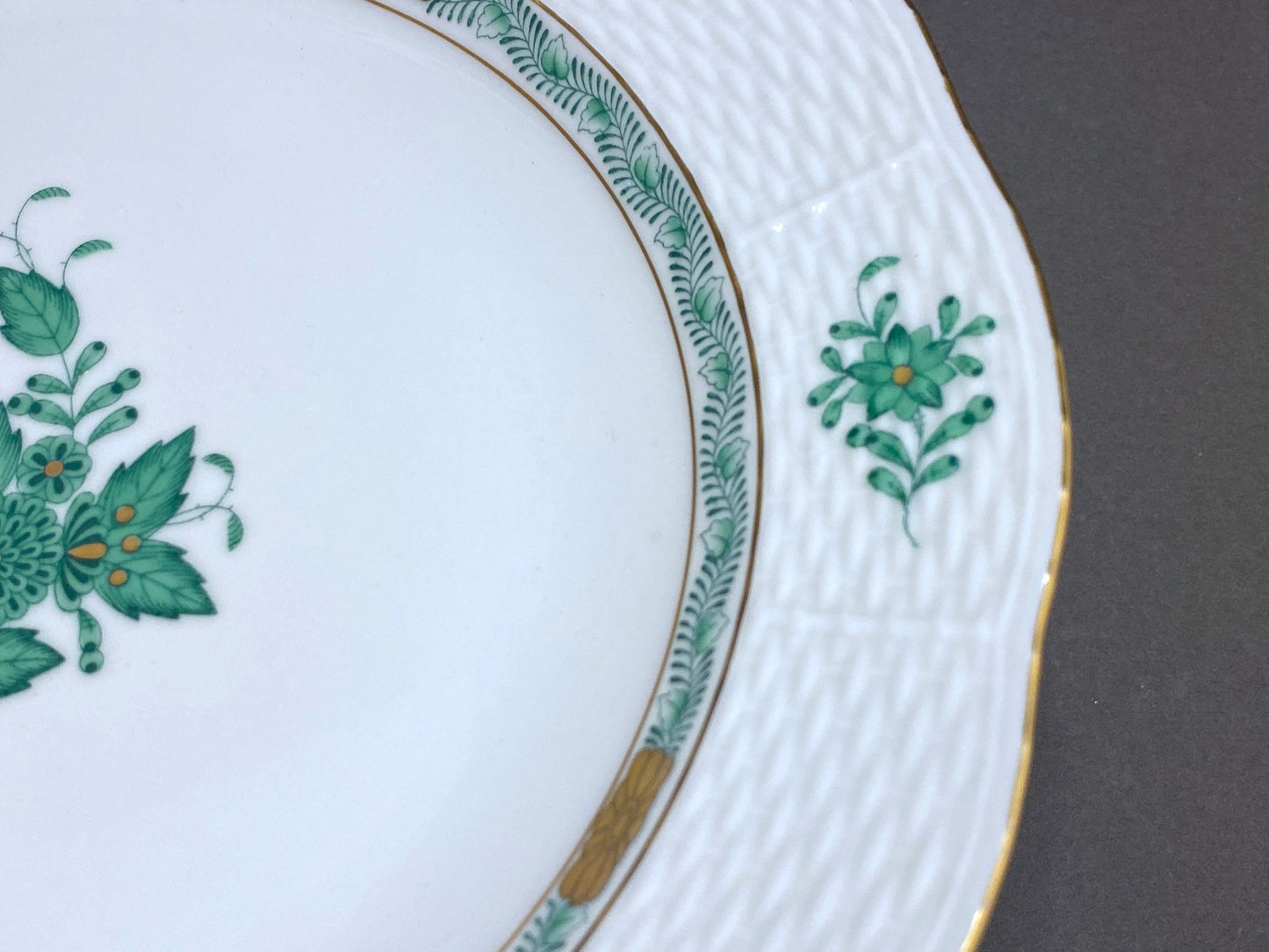 A pair of Herend Chinese Bouquet Apponyi Green dinner plate 10'', 524/AV, mint