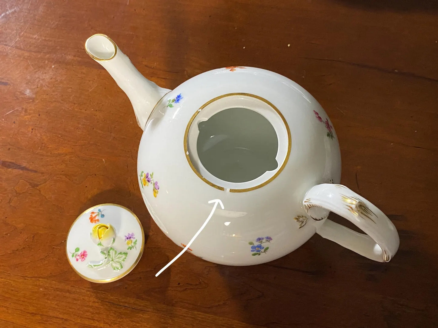 Meissen "Scattered Flowers" Porcelain Tea & Coffee Service: 40-Piece Gold Rim Set