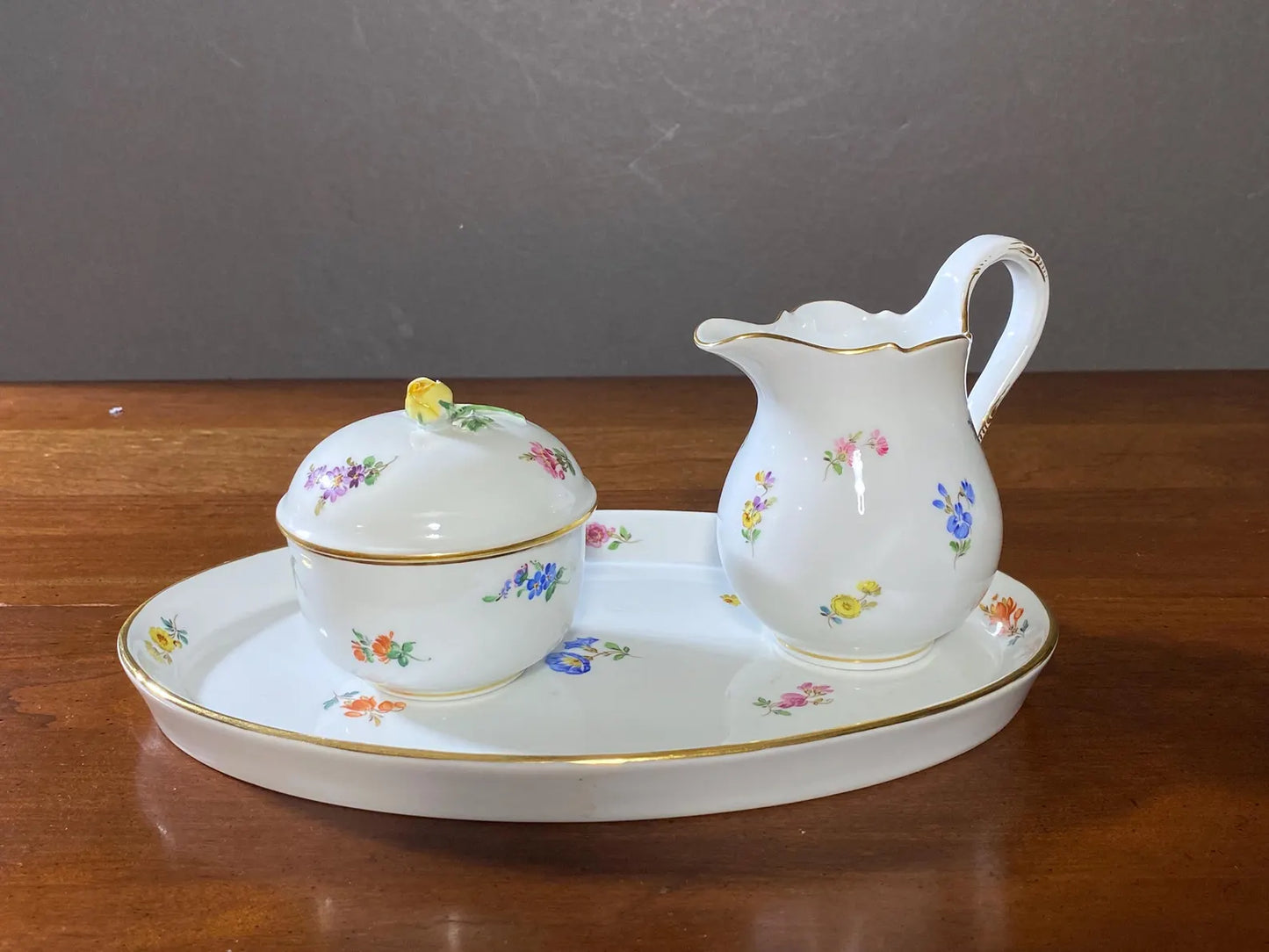 Meissen "Scattered Flowers" Porcelain Tea & Coffee Service: 40-Piece Gold Rim Set
