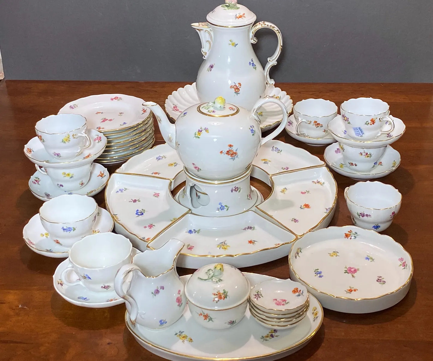Meissen "Scattered Flowers" Porcelain Tea & Coffee Service: 40-Piece Gold Rim Set
